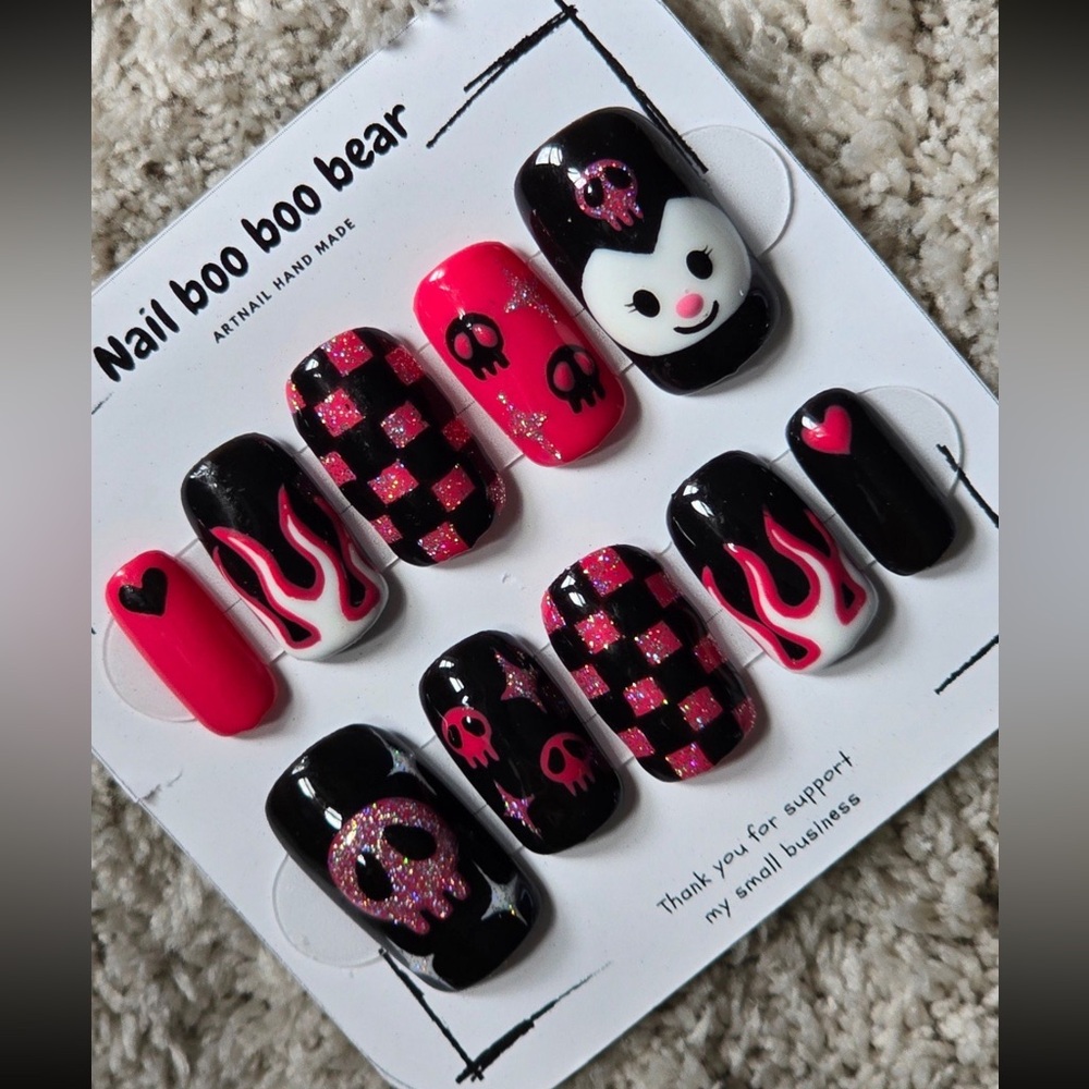 Kuromi Black & Hot Pink Skull Nail Set